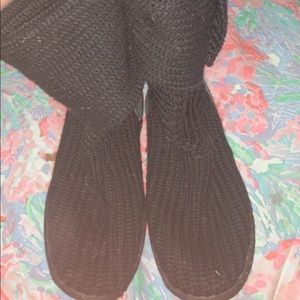 Knitted uggs used